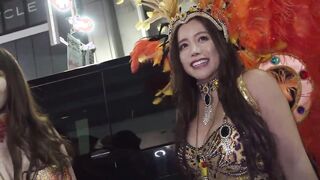 She has super bouncy H-cup tits and a huge ass that is overwhelmingly powerful! She can't resist the pussy that tightens up her pussy, and she gets a lot of cum inside!