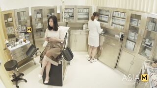 Doctor Lust's Erotic trap: patient gets a hot oral fuck from her sexy doctor