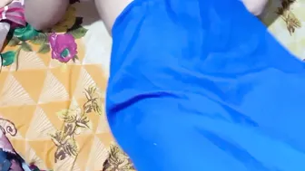 Indian mommy's first time in the village: Bhabhi Ghar Ke andar bula kar chod diya