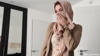Stepmom in hijab lends a helping hand to stepson's broken arm and gets rewarded with a cumshot