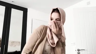 Stepmom in hijab lends a helping hand to stepson's broken arm and gets rewarded with a cumshot